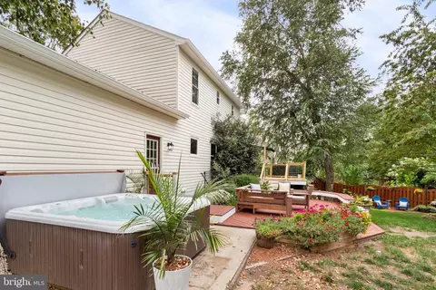 4 Saint Christophers Dr, Stafford, VA 22556