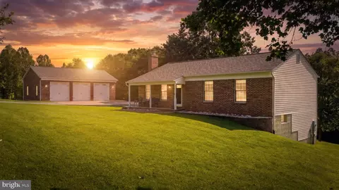 73 Old Farm Rd, Fredericksburg, VA 22406