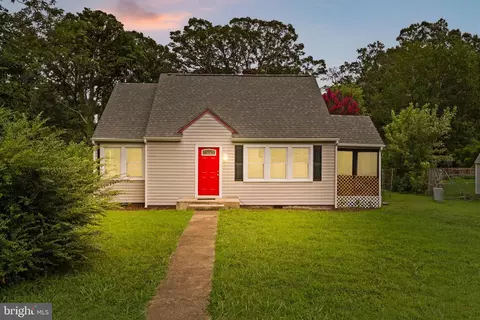 6 Randolph Rd, Fredericksburg, VA 22405