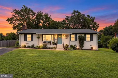 714 Scott Dr, Fredericksburg, VA 22405