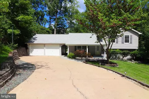 6 Craftsman Ct, Stafford, VA 22554