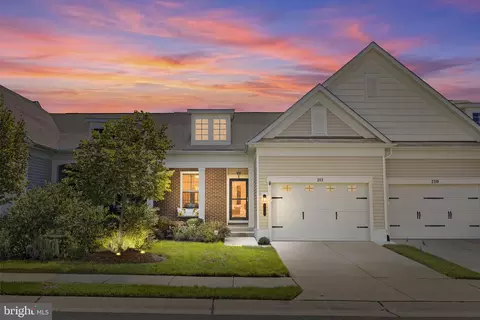 212 Long Point Dr, Fredericksburg, VA 22406