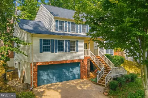 2425 Harpoon Dr, Stafford, VA 22554