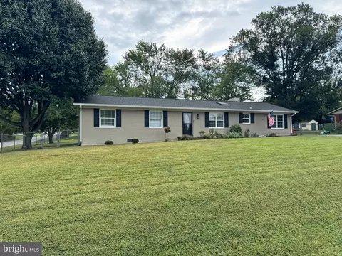 718 Payton Dr, Fredericksburg, VA 22405
