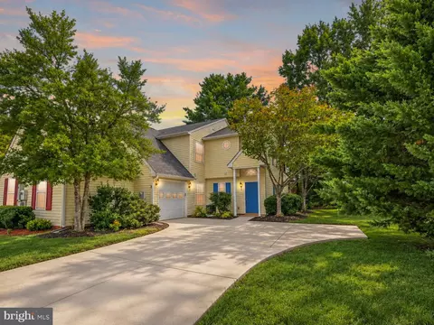 2 Regency Dr, Stafford, VA 22554