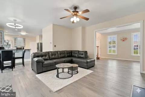 24 Pebble Pl, Fredericksburg, VA 22405