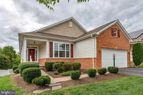 12 Wister Dr, Fredericksburg, VA 22405