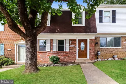 1227 Thomas Jefferson Pl, Fredericksburg, VA 22405