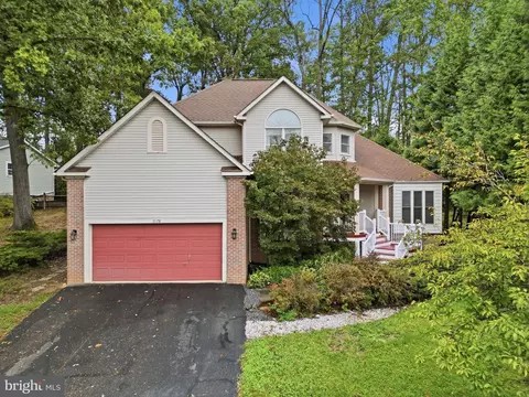 2178 Harpoon Dr, Stafford, VA 22554