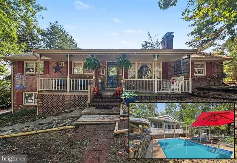207 Anderson Dr, Fredericksburg, VA 22405