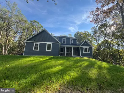 8 Cannon Bluff Dr, Stafford, VA 22554