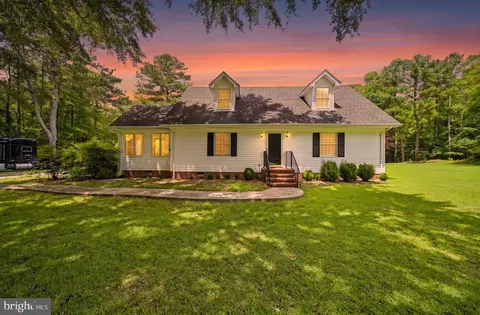 26211 Hanging Tree Rd, Courtland, VA 23837