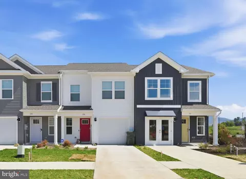 225 Camden Dr, Waynesboro, VA 22980