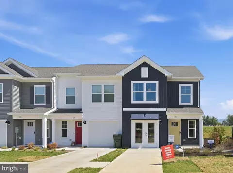 201 Camden Dr, Waynesboro, VA 22980