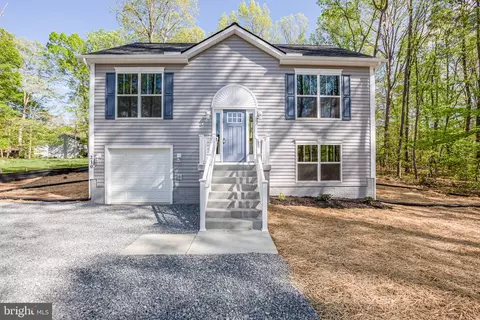 61 Shorewood Dr, Colonial Beach, VA 22443