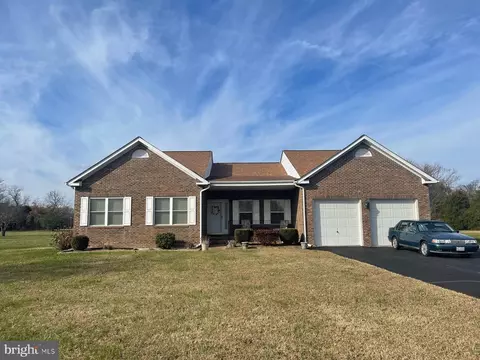 167 Matthews Cove Dr, Montross, VA 22520