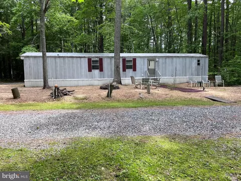 111 Idlewood Dr, Hague, VA 22469