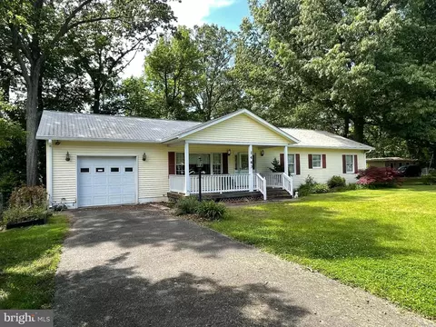 1463 Lakeview Dr, Colonial Beach, VA 22443