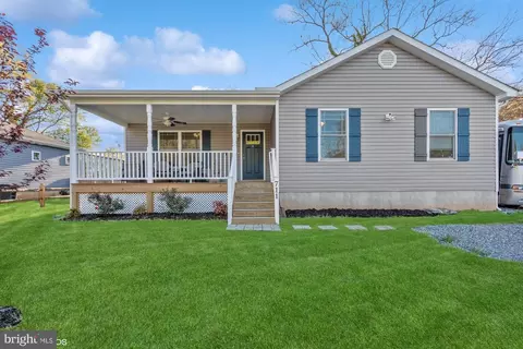 711 Jackson St, Colonial Beach, VA 22443