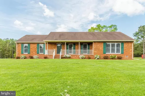 5 Cedar Hill Rd, Colonial Beach, VA 22443