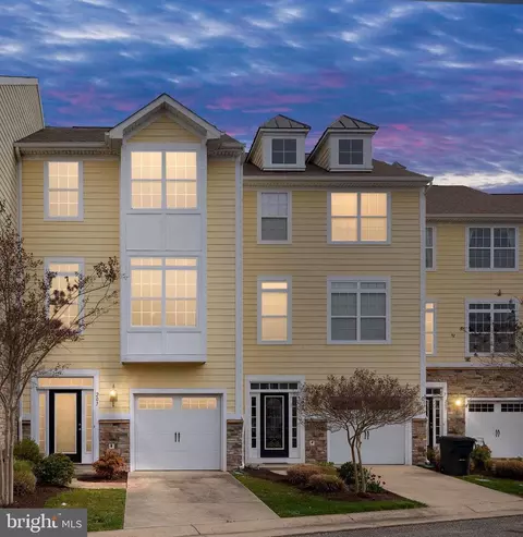 207 Monroe Pt, Colonial Beach, VA 22443