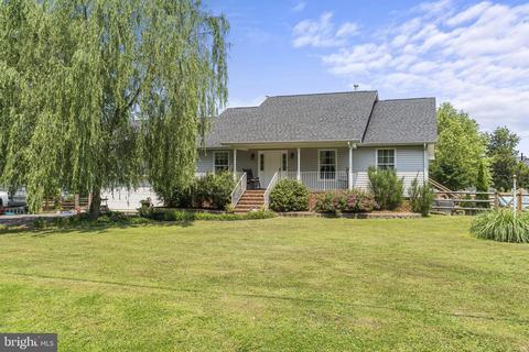 423 Haulover Cir, Montross, VA 22520