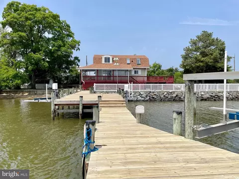 122 Beach Dr, Colonial Beach, VA 22443