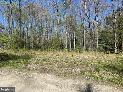 20 Pinewood Lane, Colonial Beach, VA 22443
