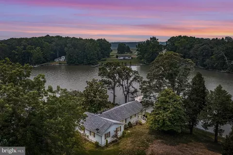 662 S Tidwells Rd, Montross, VA 22520