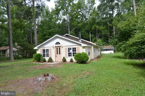 199 Wakefield Dr, Colonial Beach, VA 22443