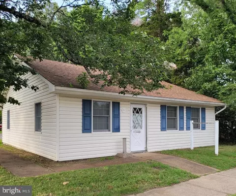 233 Colonial Ave, Colonial Beach, VA 22443