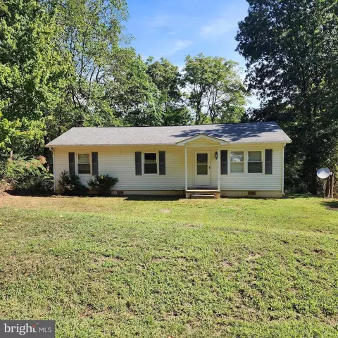 357 Bay Pointe Dr, Montross, VA 22520