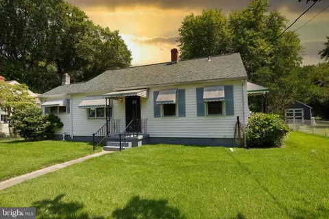 216 Locust Ave, Colonial Beach, VA 22443