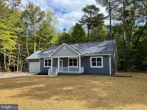 60 Lighthouse Ln, Montross, VA 22520