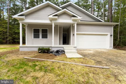 984 Mattox Ave, Colonial Beach, VA 22443
