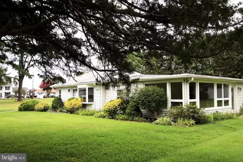 1456 Holly Vista Dr, Colonial Beach, VA 22443