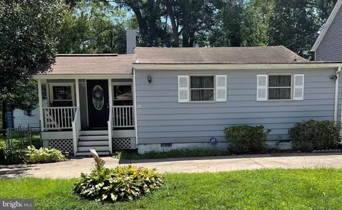 120 6th St, Colonial Beach, VA 22443