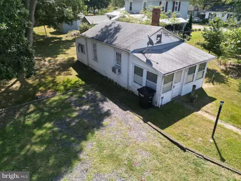 530 Monroe Bay Ave, Colonial Beach, VA 22443