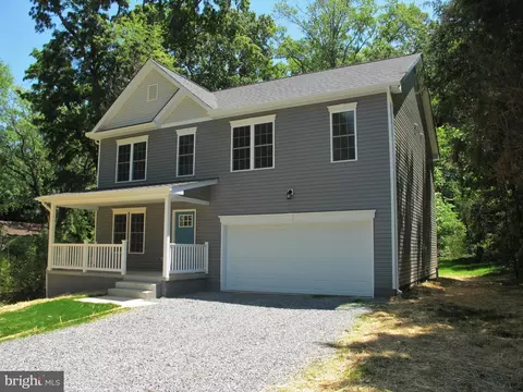 61 Lee St, Montross, VA 22520