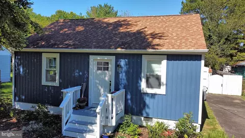 215 Locust Ave, Colonial Beach, VA 22443