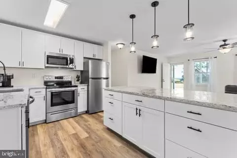 450 Warner Ln, Hague, VA 22469