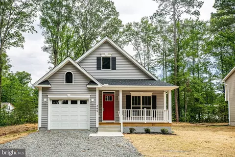 118 Brooks Dr, Colonial Beach, VA 22443
