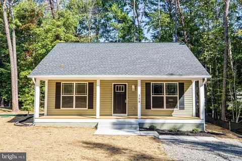 606 Forest Grove Rd, Colonial Beach, VA 22443