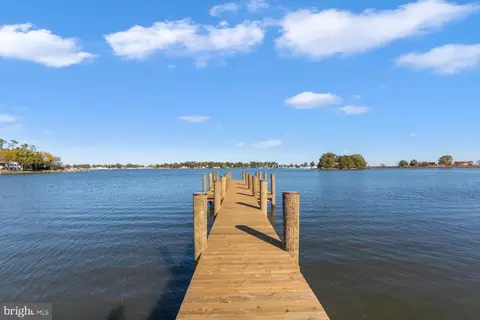 984 Shore Dr, Colonial Beach, VA 22443