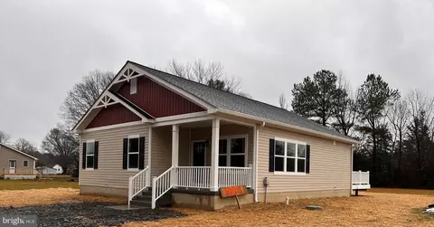 1080 Glebe Harbor Dr, Montross, VA 22520