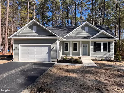61 Armed Forces Dr, Montross, VA 22520