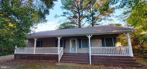 78 Woodmount Dr, Colonial Beach, VA 22443