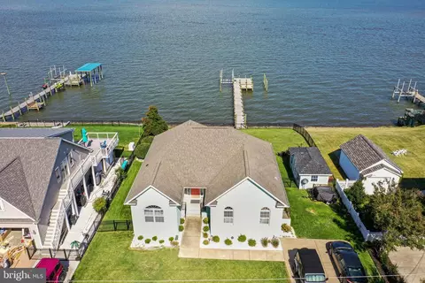 3321 Riverview Dr, Colonial Beach, VA 22443
