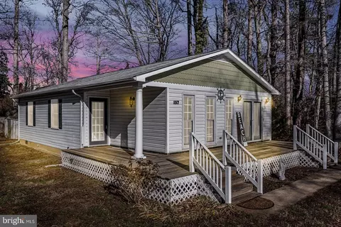 157 7th St, Colonial Beach, VA 22443
