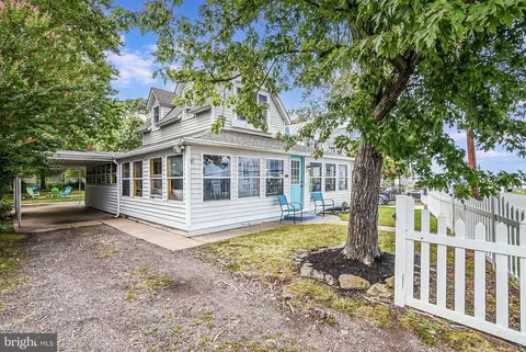 529 Irving Ave, Colonial Beach, VA 22443